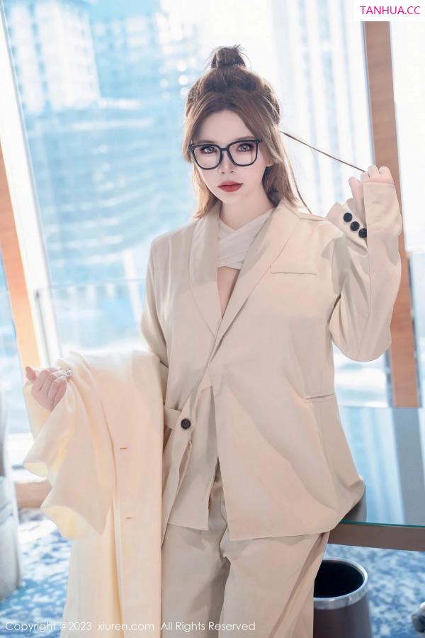 伊丽莎有点白  [XiuRen]高清写真图 2023.12.26 No.7865 伊丽莎有点白 丰腴美臀第12张图片